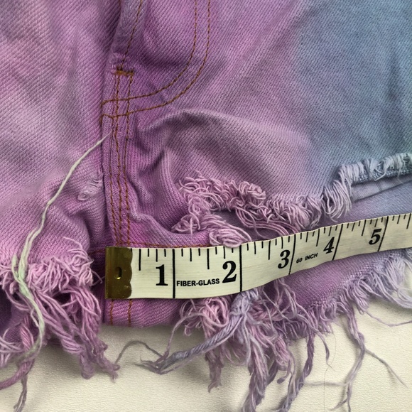 RP4LF Levi's tie dye cutoff jean shorts - Picture 5 of 6